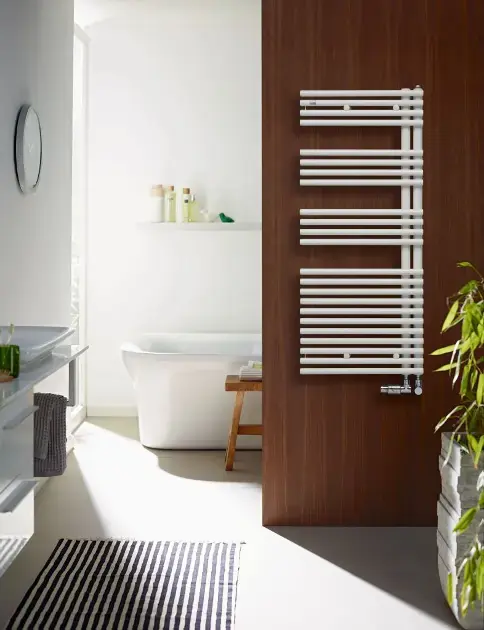 Zehnder Forma Asym – Radiateur de salle de bains 119×60 cm, droit, raccordement extérieur 5 cm, laqué blanc LFAR-120-060